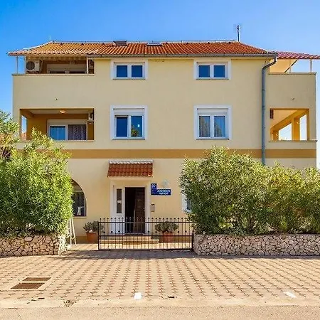 In With Sea View, Balcony, Air Conditioning, Wi-fi *