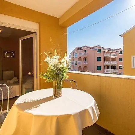 In With Sea View, Balcony, Air Conditioning, Wi-fi