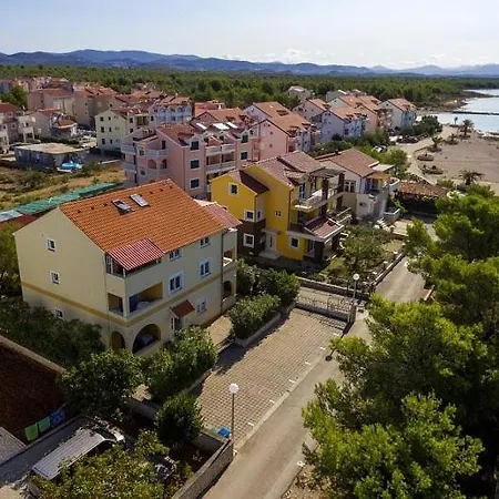 In With Sea View, Balcony, Air Conditioning, Wi-fi *