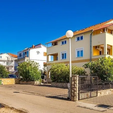Appartement In With Sea View, Balcony, Air Conditioning, Wi-fi