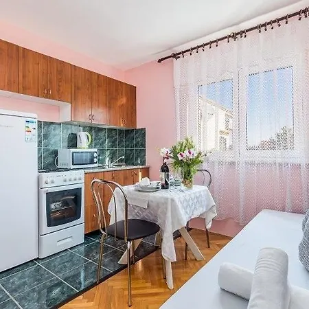 Appartement In With Sea View, Balcony, Air Conditioning, Wi-fi *